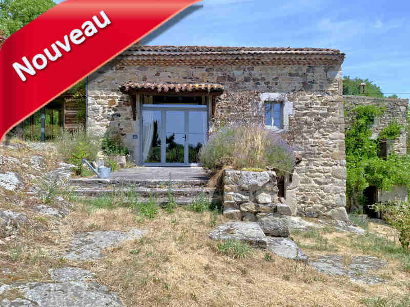Maison-bloc auvergnate 240 m² 9 pièces à vendre en Livradois, Billom 63 Puy-de-Dôme: habitation, ancienne étable aménagée, fournil, vue panoramique